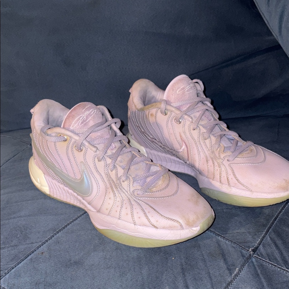 Nike Lebron XXI Lavender Sneakers
